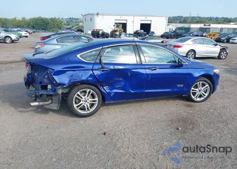 2016 Ford Fusion Energi Titanium z USA, uszkodzony, nr VIN 3FA6P0SU5GR283694